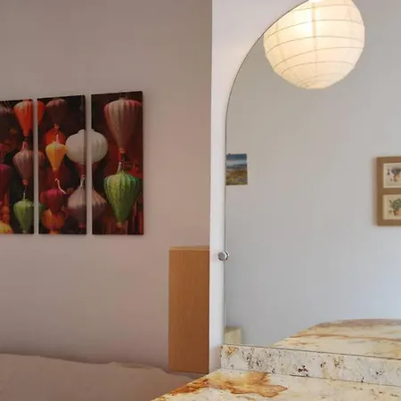 Apartment Center - Bright Studio Balcony Wifi & Aircon *