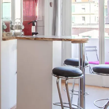 Center - Bright Studio Balcony Wifi & Aircon Apartment *