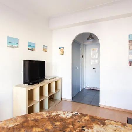 Center - Bright Studio Balcony Wifi & Aircon