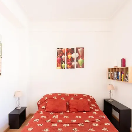 Center - Bright Studio Balcony Wifi & Aircon 公寓