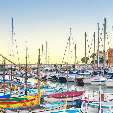 Center - Bright Studio Balcony Wifi & Aircon *