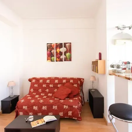 Apartment Center - Bright Studio Balcony Wifi & Aircon *