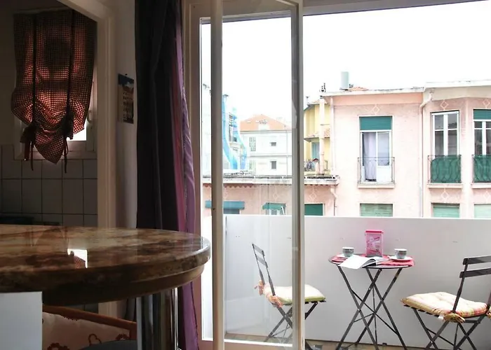 Center - Bright Studio Balcony Wifi & Aircon Apartmán Nice