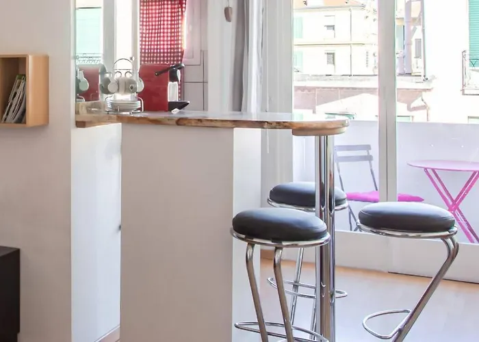Center - Bright Studio Balcony Wifi & Aircon 公寓 *