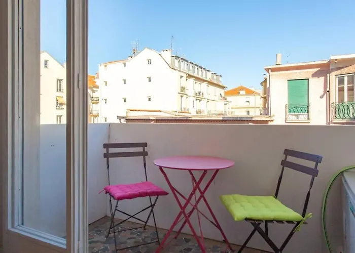 Apartmán Center - Bright Studio Balcony Wifi & Aircon Nice